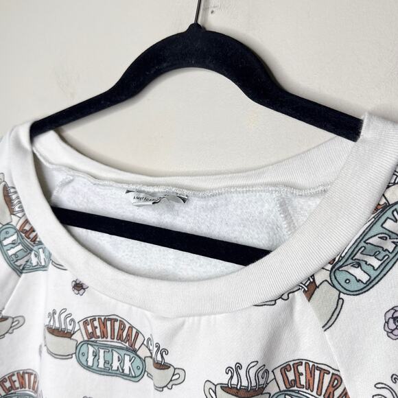 American Eagle Central Perks Coffee Cup Cropped Sweatshirt Size XXL Friends - Picture 2 of 8